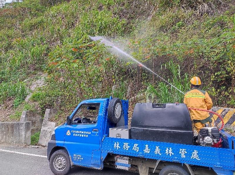 嘉義林管處於森林火災熱點噴灑阻燃劑，降低火災發生率