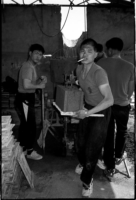 田裕華作品「滿身泥漿的阿兵哥」