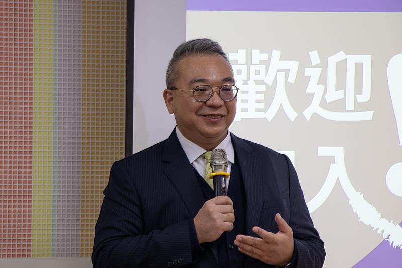 圖三：世新大學法學院院長林恒志與高中生分享「如何透過傳播學習法律」