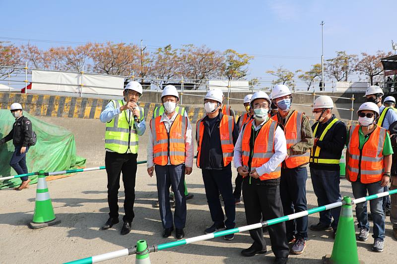 翁縣長視察新港鄉溪北村六興橋改建工程