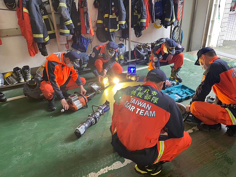 新北市快搜部隊目前為全臺首支能運用管制藥物於災害現場，提供受困民眾更進一步的醫療照護處置，目前積極整備相關搜救、醫療及後勤器材與裝備，隨時配合中央徵召趕赴災區救援。