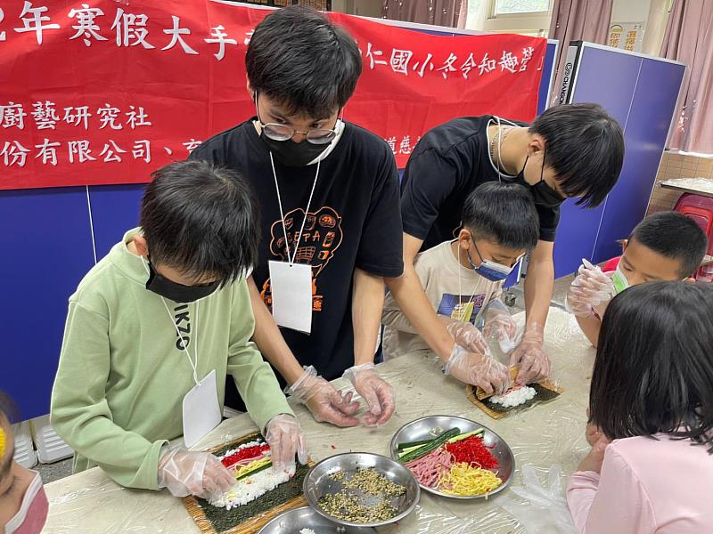 景文科大社團辦理基隆尚仁國小冬令營 結合食農課程遊戲讓學童認識SDGs 。