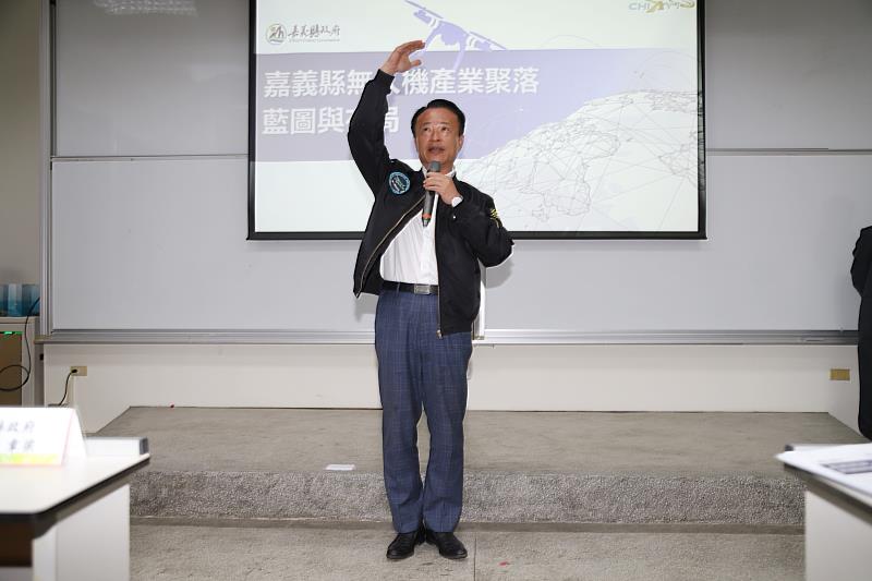 財金文化董事長謝金河率投資菁英拜會亞洲無人機AI創新應用研發中心 翁章梁出席致意：預計114年底將環境打造成型