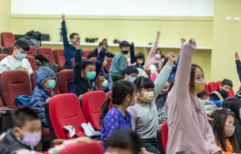 新城國小的學童在3天冬令營活動中玩得相當開心，許多小朋友幾乎每年都來參加。