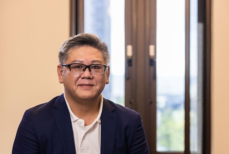 嘉潤建設總經理賴嘉鴻表示，台北、新北、桃園鄰近捷運站具備生活機能的精華區素地開發、都市更新、危老重建都是公司持續開發的標的。