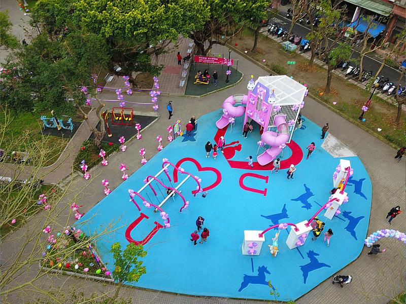 三重區永盛公園-以浪漫愛情城堡為主題的兒童遊戲場