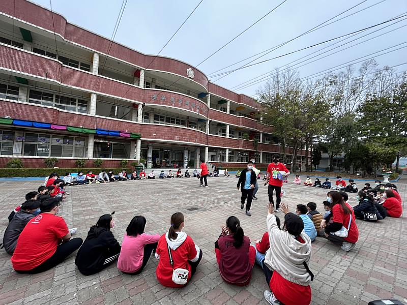 南大小太陽服務社與雲林四湖國小學童同樂