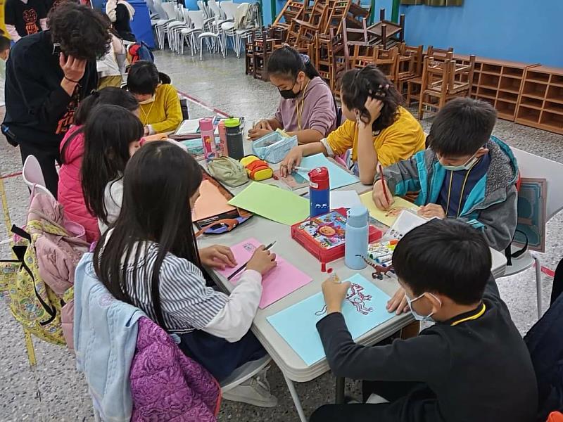 景文科大社團辦理冬令營活動陪基隆孩童快樂迎開學。