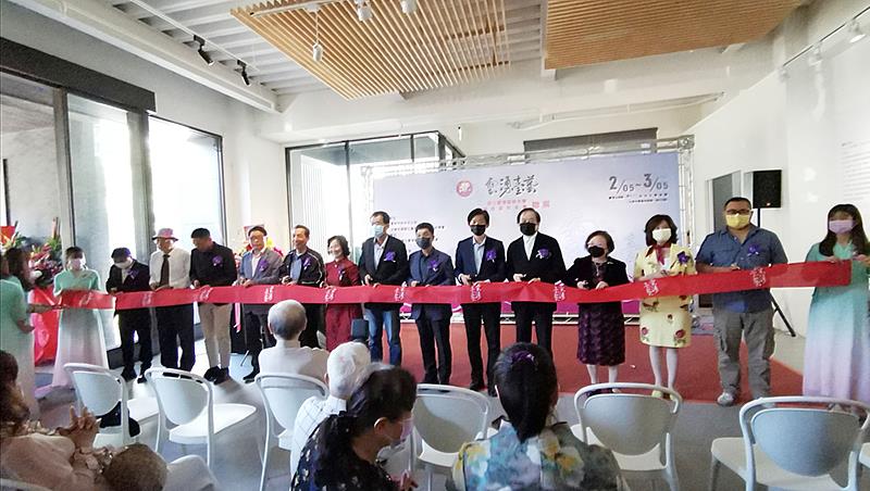 「2023雲湧臺藝 國立臺灣藝術大學全國校友會聯展」開幕典禮剪綵。