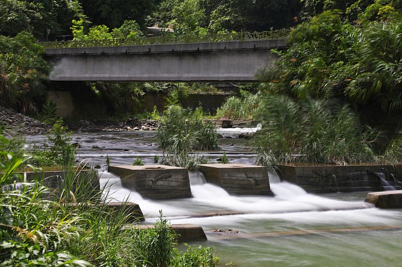 連續式固床工保護橋梁安全