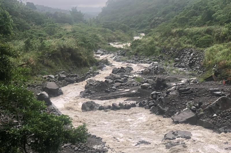 治理前河流兩側崩坍增加水質含沙量及濁度