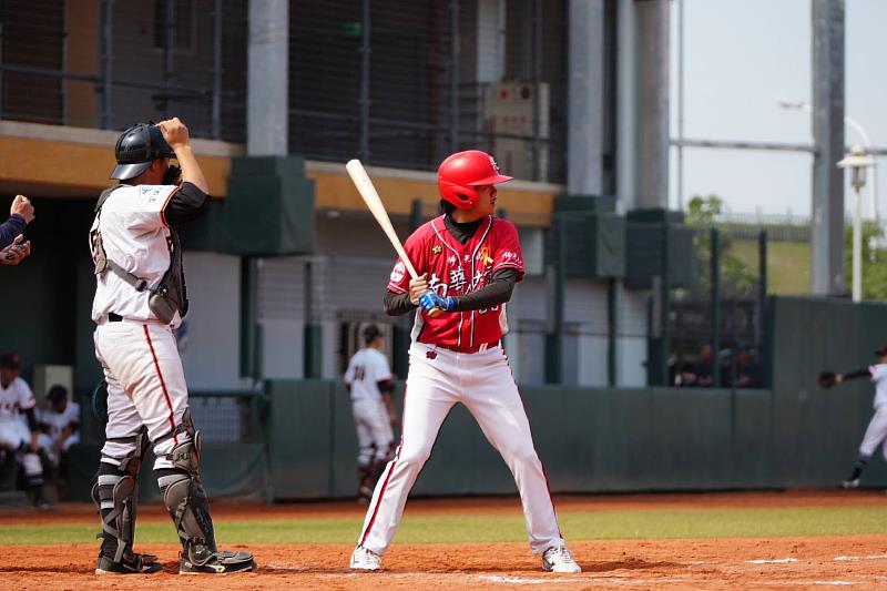 南華大學棒球隊感念星雲大師體育弘法與栽培，2月13日別上黃絲帶出賽「全越盃」棒球賽，向大師致敬。