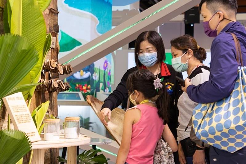 民眾參觀永續展了解縣市政府作為(資料照片)