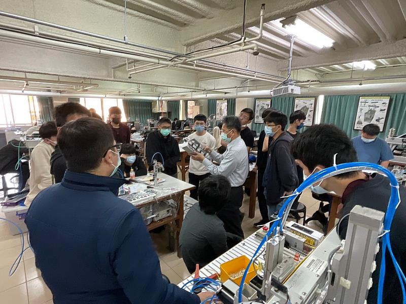 機電整合儲備選手培訓特色營上課情況