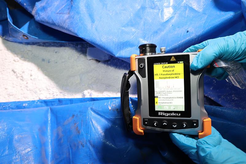 手持式拉曼光譜儀檢測毒品粉末