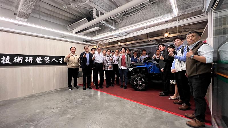 貴賓參訪電動車產業技術研發暨人才培育中心