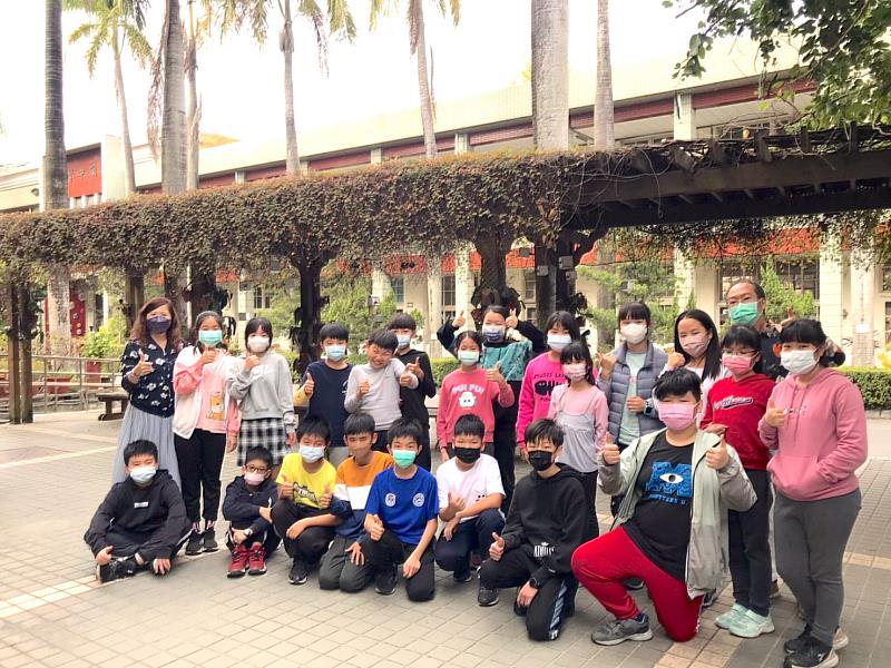 興國高中寒假舉辦「數理冬令營」，藉由老師豐富有趣且循序漸進的課程，銜接國小與國中的學習。