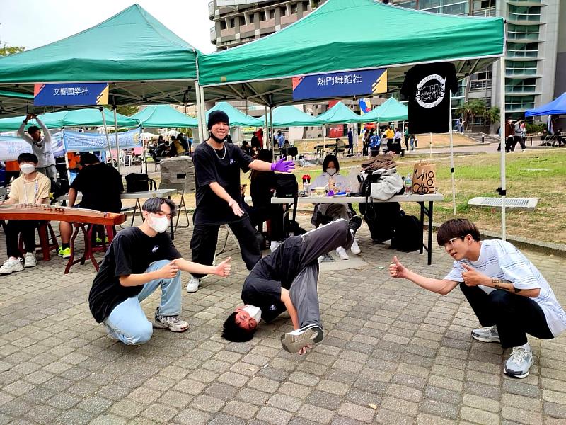 熱舞社員帶勁舞姿，現場尖叫連連。