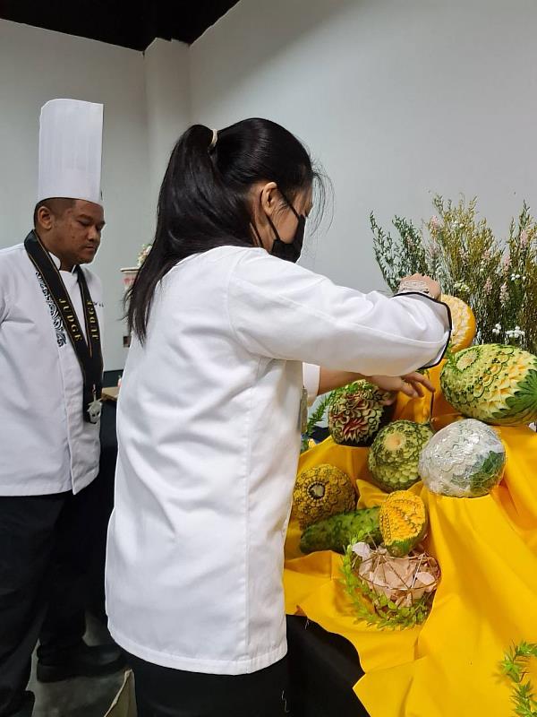 吉隆坡世界廚藝大賽景文科大餐飲系謝幸怡勇奪1金1銅。