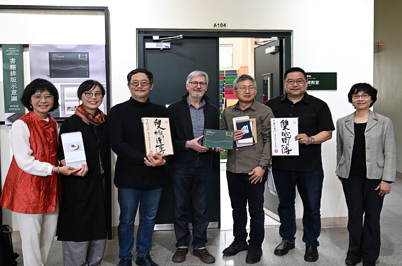 參與《雙城圖簿—加泰隆尼亞與台灣風景》新書發表會師長。