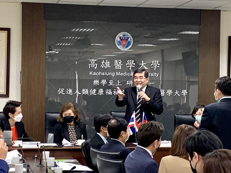 高雄醫學大學校長楊俊毓代表學校歡迎瑪希朵大學蒞校參訪