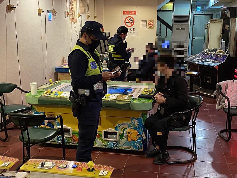 228連假交通疏導車潮湧　臺東警察分局長熱咖啡暖警心　啟動快打部隊打擊犯罪遏止糾紛