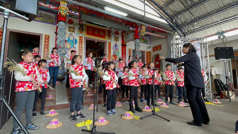 北埔國小合唱團於簽約記者會帶來精彩的演出