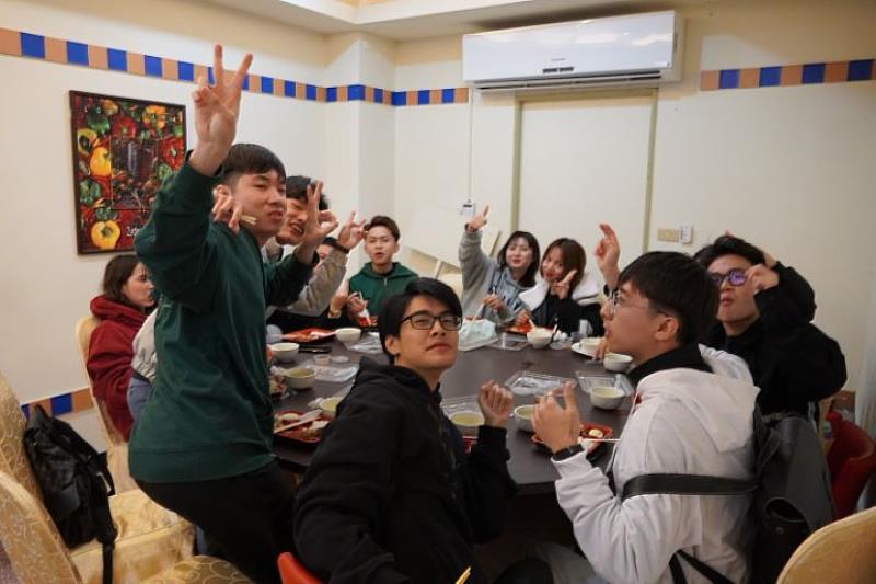 許多國際專修部的越籍生幾乎天天到食堂報到，都大讚餐點道地好吃。