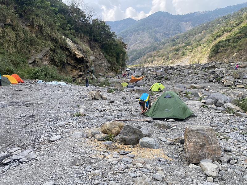 屏東林管處呼籲，為維護自身安全，應避免在行水區露營