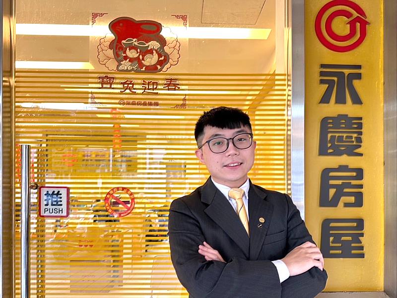 林同駿表示，永慶房屋「團隊合作」的服務精神，讓經紀人工作事半功倍，業績快速成長，順利晉升百萬年收一族！