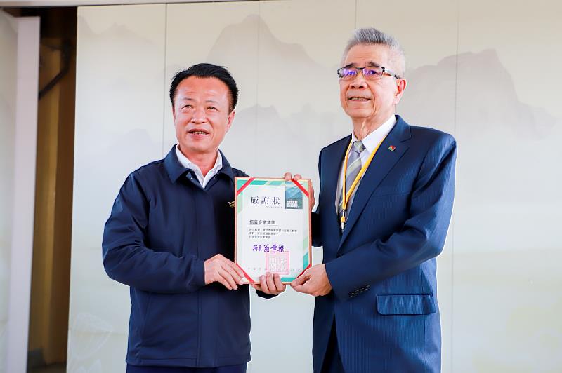 嘉縣第12座靜思閱讀書軒落成 東榮國小師生喜迎閱讀新空間-3