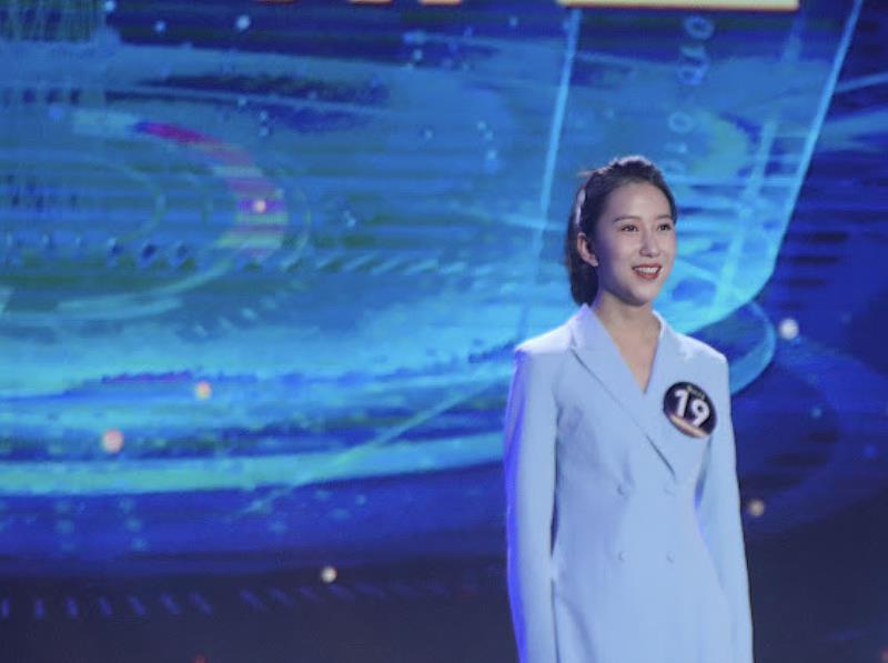 圖三：世新口傳系大一生陳妤蒨以自然、誠摯的表現贏得評審青睞（陳妤蒨提供）