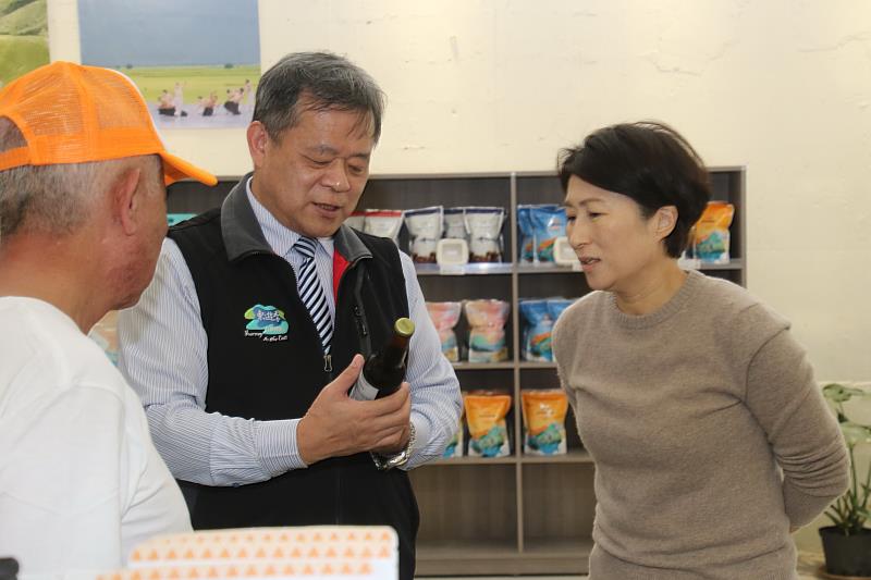 臺東東河農民節！饒慶鈴表彰模範農民 允與農會持續推廣農產品