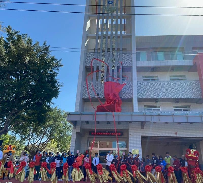 鶯歌區是國際知名的陶瓷重鎮，假日往往吸引大批觀光客前來，再加上近年隨著鳳鳴重劃區的開發及未來三鶯線開通，持續帶動當地人口成長，救災救護需求勢必將大幅增加，在議會及當地的蘇泓欽、洪佳君、林金結、黃永昌、江怡臻、廖宜琨、林銘仁、呂家愷、卓冠廷及彭一書等議員全力支持及關心下，特別於北鶯歌地區再新增成立「鳳鳴分隊」，有效縮短救災救護出勤時間及強化救災救護效能，並提升OHCA患者存活率，也能支援桃園市救災救護勤務。