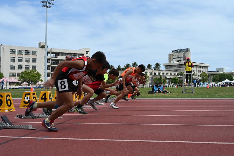 112年臺東縣中小聯運田徑項目閉幕 計6項6人次破大會 高中男女標槍鏈球高懸2、30年紀錄均一舉刷新