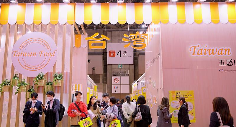 東京食品展盛大開展 攤位買主人數絡繹不絕。(貿協提供)