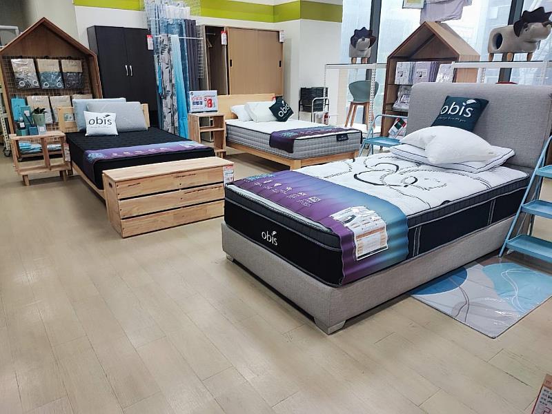 生活工場與電商obis品牌強強聯手，將床放入實體門市，讓消費者看得到摸得到。（資料來源：obis歐必斯國際家居）