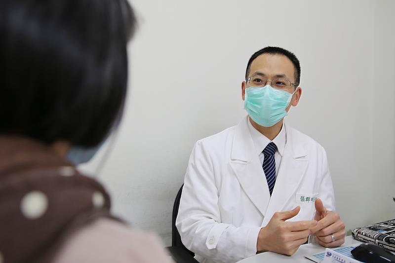 花蓮慈濟醫院乳房醫學中心分享乳癌病友最關心的手術方式「乳癌手術選擇：乳房全切除或部分切除？」讓病友了解目前的手術種類。
