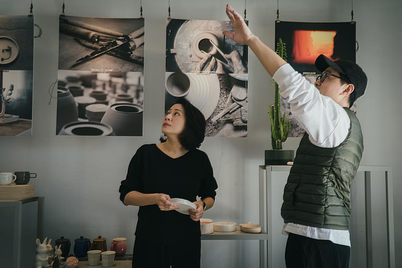王貞懿與鶯歌陶瓷品牌「陶聚」為樂埔町打造訂制器皿。