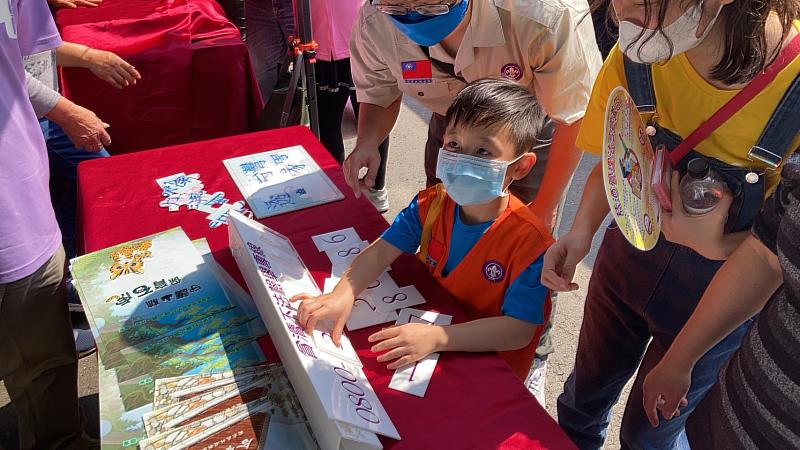 石虎L夾吸引小朋友參與活動