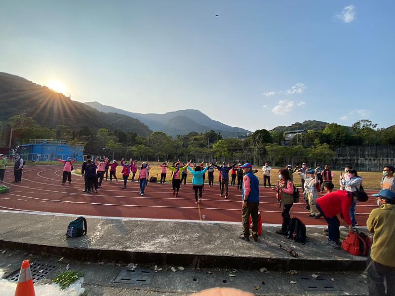 大臺南登山協會表示從事山林活動不僅要遵守「無痕山林」原則，上山前更需要充分做好體能準備及登山路線的規劃