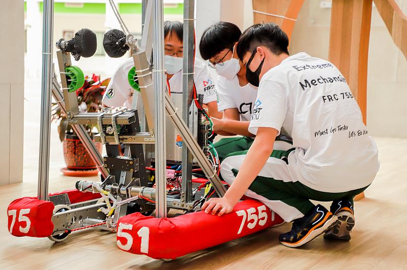 嘉縣代表隊參加機器人競賽全球最高殿堂 縣府補助7成經費-2