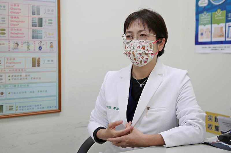 花蓮慈院謝明蓁醫師表示，醫師能根據CGM的數據了解病人的血糖控制情況，能更精準的為病人制定治療計畫，並給予他們更具體的衛教指導，幫助他們改善血糖控制情況，以達到更好的治療效果。