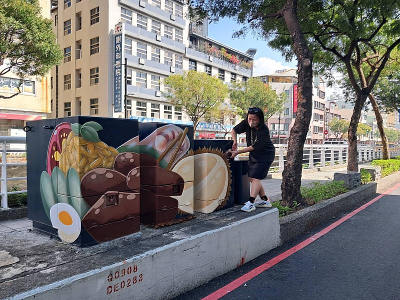 正修師生美化南華商圈28變電箱。