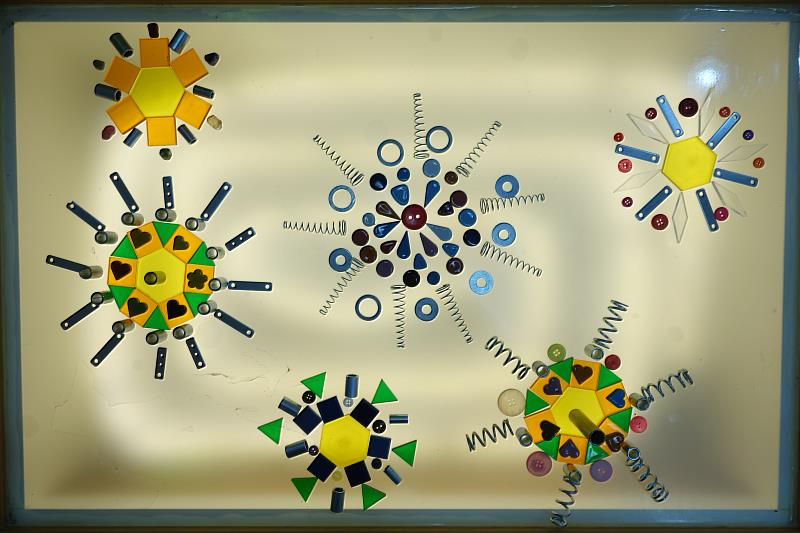 幼兒光桌作品_煙火