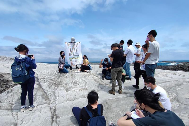 學生透過實際探索印證課堂上學到的知識