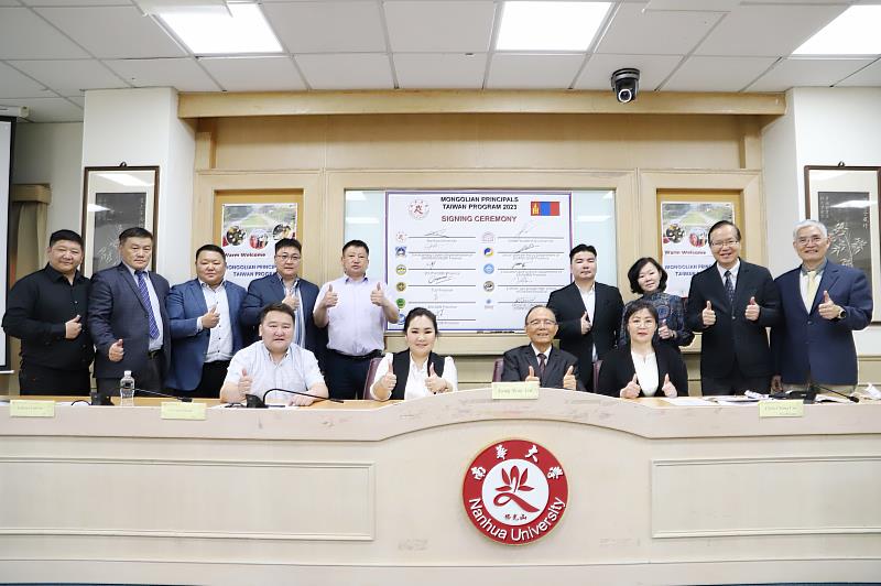 南華大學與蒙古國9省及蒙古全球領袖大學簽署合作備忘錄。