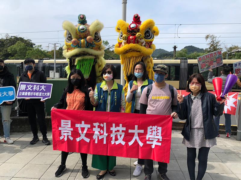 第一場由莊敬高職的「獅鼓隊」率先登場表演。