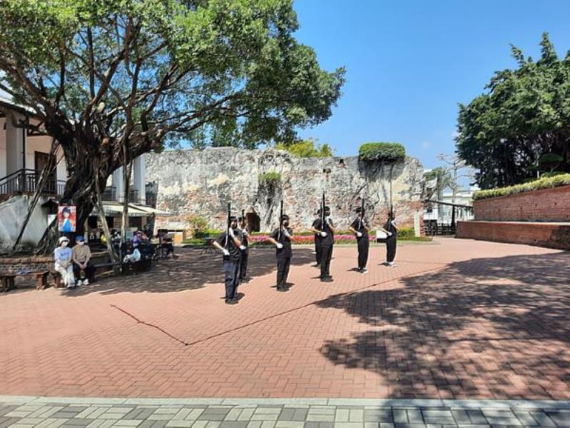 南臺科大軍訓室軍儀隊社團表演情形。