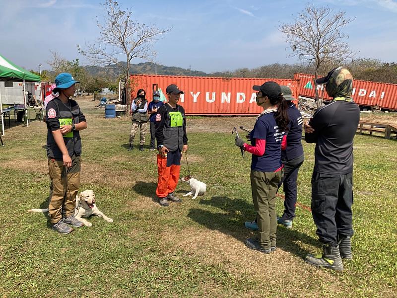此次特別由領犬員吳惟逸帶領Aqua通過RHT-A(中級)認證、領犬員賴冠潔帶領Mulan通過RHT-B(高級)認證，領犬員羅浩芳更是同時帶領Hulk及Amei二隻搜救犬順利通過RHT-B(高級)認證，其成果相當豐碩